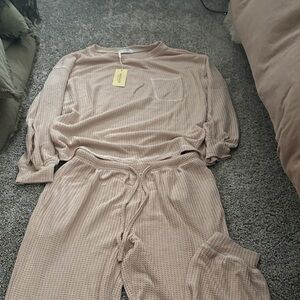 Cozy women’s Pajamas Set in tan